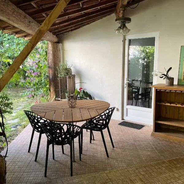 Charmante petite maison avec terrasse et jardin, proche tram, hôtel à Castelnau-le-Lez