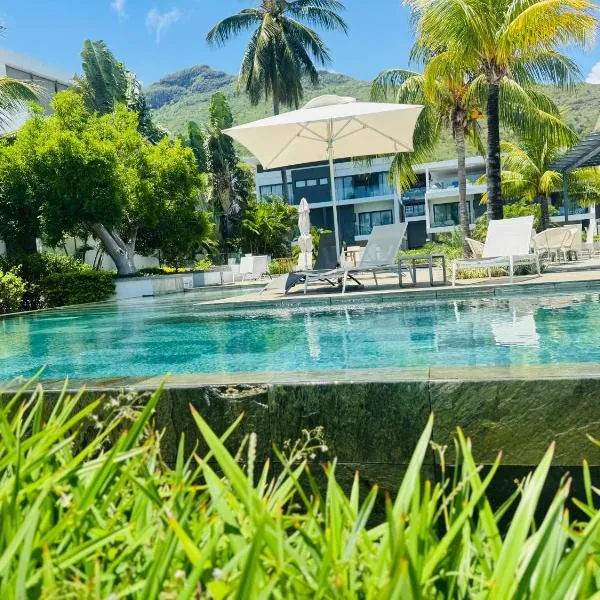 Latitude Luxury Seafront Apt, hotel a Rivière Noire