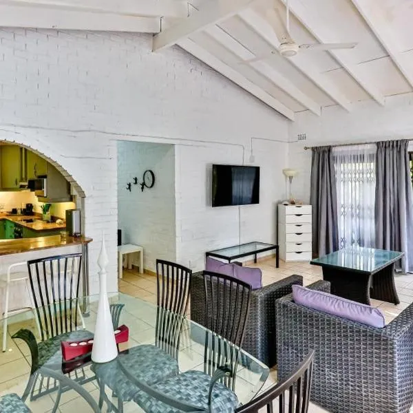 Robbins road cheerful, pet-friendly home, hotel in Ballito