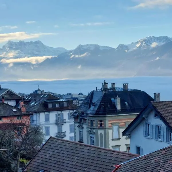 Inspiration room, lake, mountains, balcony in Montreux city center, hotel in Montreux
