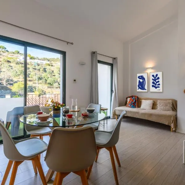 Dúplex Sa Tarongeta - 5' playa I vistas I terraza 20m2 I ascensor I equipado, hotel in Cadaqués
