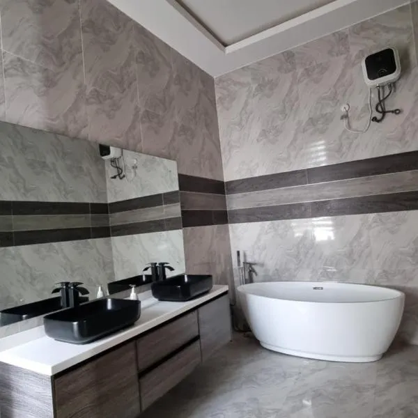 F&F Luxury Residence, hotel di Lekki
