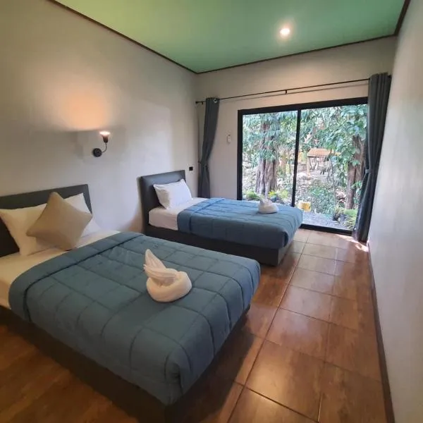 Green Valley Lodge, hotel en Khao Sok