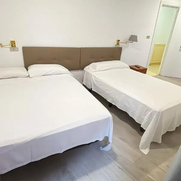 Habitaciones triple familiar HOTEL LAUAXETA, hotel in Mungia