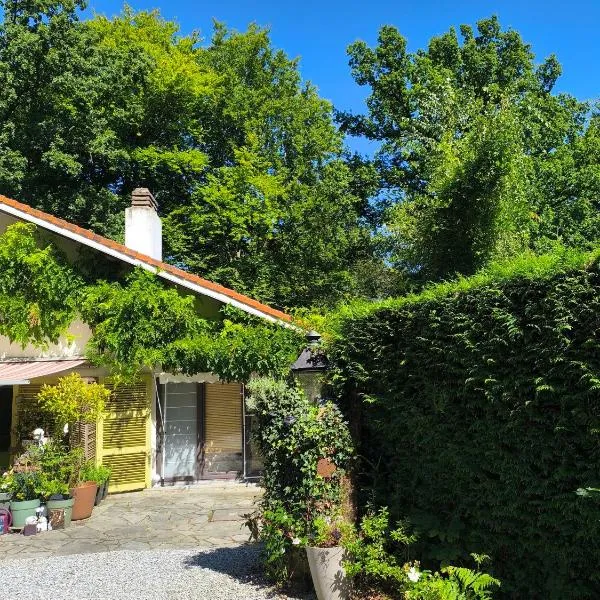 Studio autonome magnifique avec JARDIN d hiver TB situé Chaumont-Gistoux, hotel di Chaumont-Gistoux