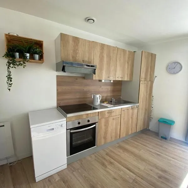 Appt 5 personnes - 2 Chambres, terrasse et jardin, hotel in Villandry