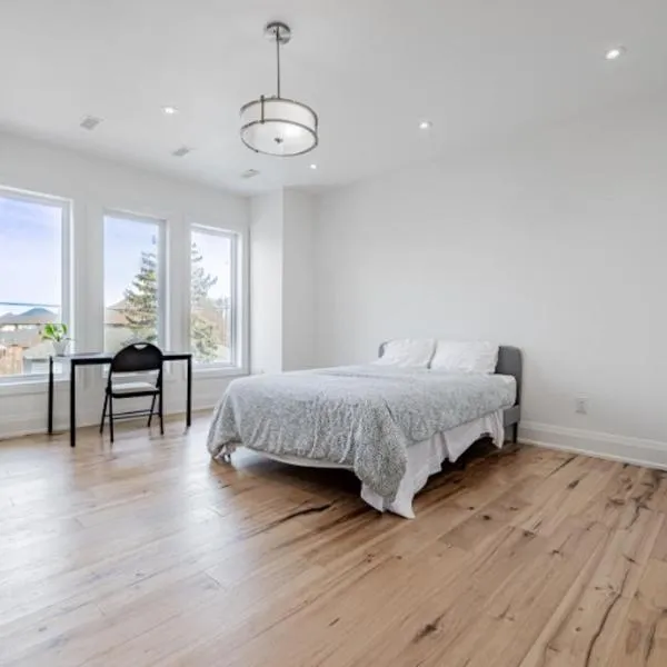 Executive Room in Toronto next to Yorkdale shopping centre, hotel in Toronto