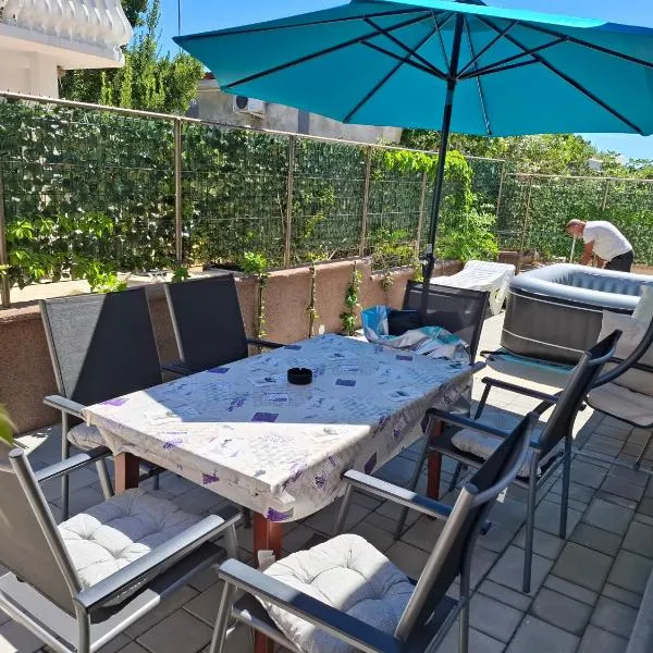 Apartman Niko, hotel in Vir