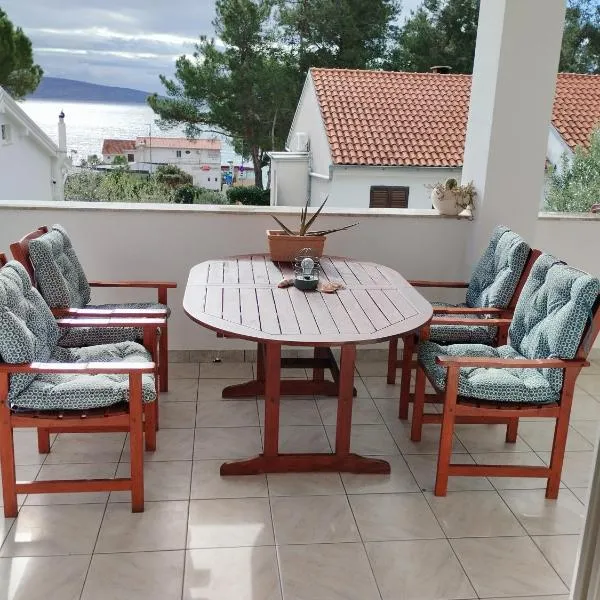 Adora2, hotel sa Krk