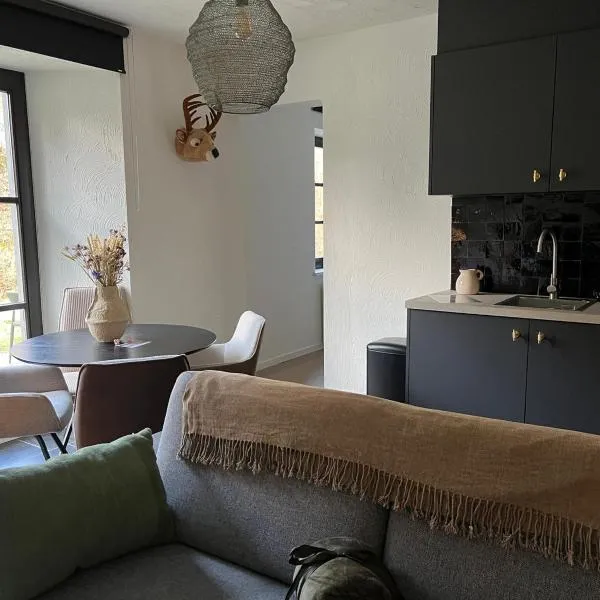 Gezellig appartement met terras in het groen, hotel v destinaci Vresse-sur-Semois