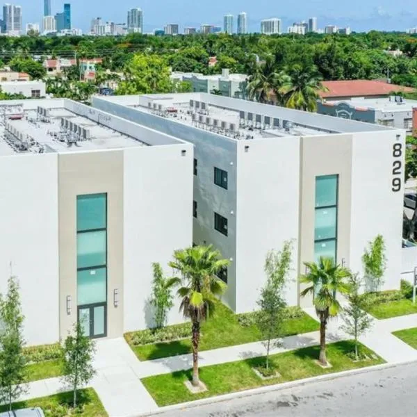 Modern Bedroom In Central Miami Shared with host, hotel in Miami