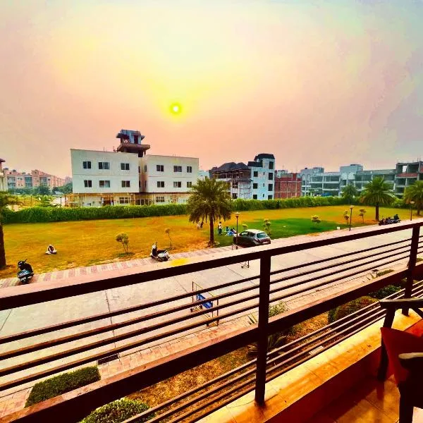 The Sapphire Resort 1,2,3 bedrooms villas available in omaxe vrindavan - A Four Star Luxury Resort, hotel in Vrindāvan