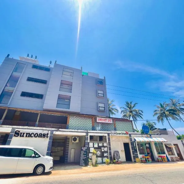 Suncoast Beach Hotel, hotel v Mirisse (jih)