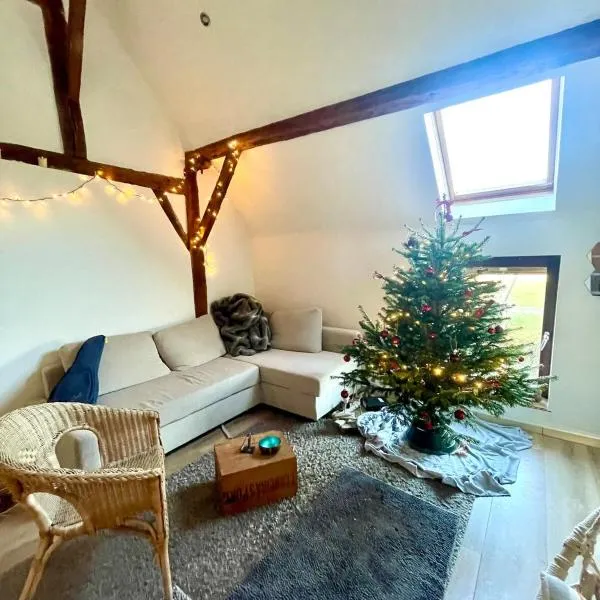 Petit duplex cosy coup de coeur, dans ferme de charme du 18 è siècle au milieu des champs, hotel v destinaci Bossut-Gottechain