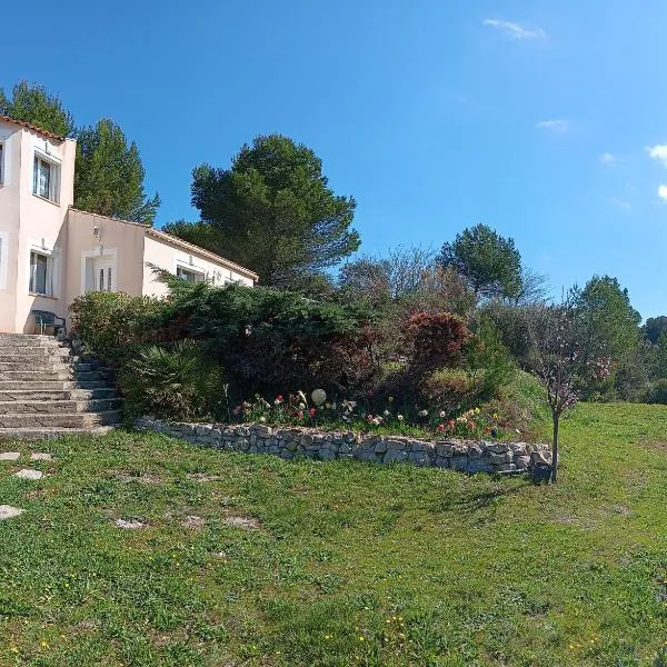 Maison provençale de charme、Velauxのホテル