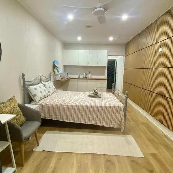 Modern Studio Room Retreat, hotel v destinaci Harristown