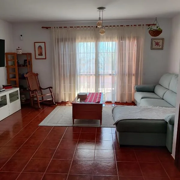 Lourdes 1 casa compartida solo con la anfitriona, hotel em Breña Baja