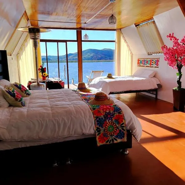 Los Uros Alojamiento, hotel a Puno