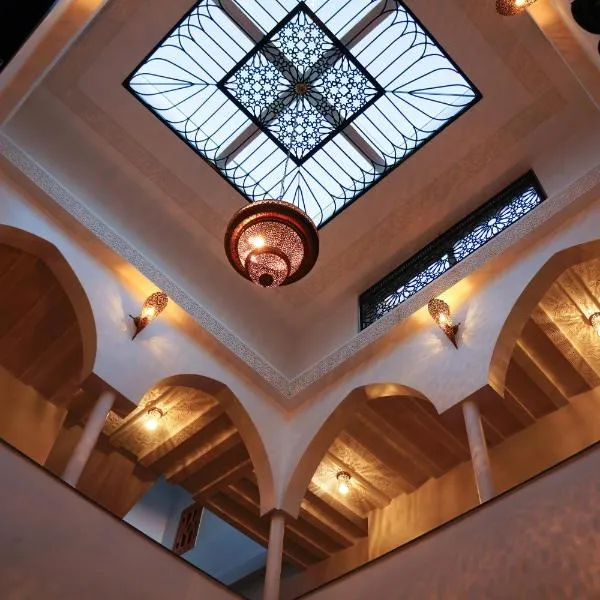 Riad Dar Aba - Clim, Wifi et Terrasse à 5min de la médina, hotel en Oujda