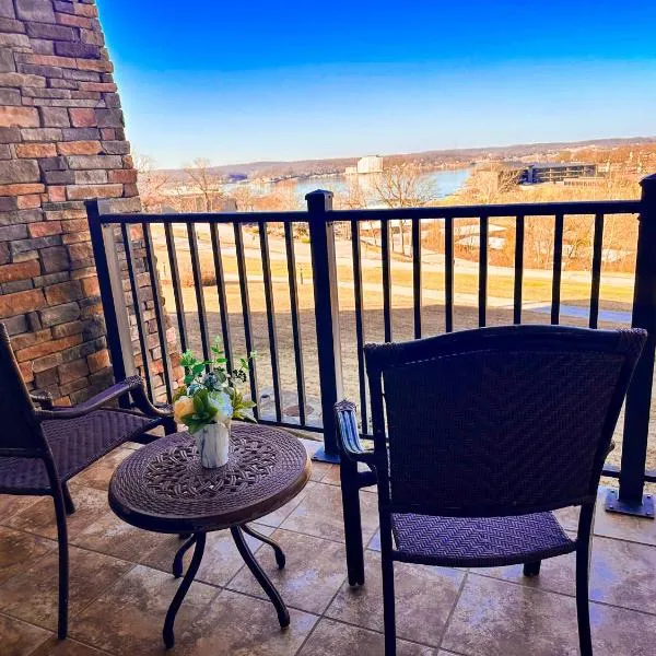 Fairway To Heaven At Four Season 2bed2bath Condo, hotel in Lake Ozark