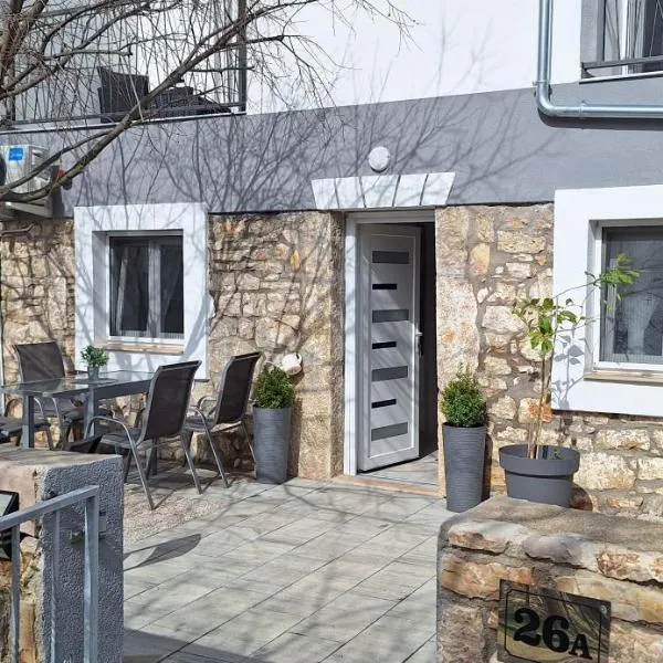 Studio apartman "Stara kuća", hotel in Rovanjska