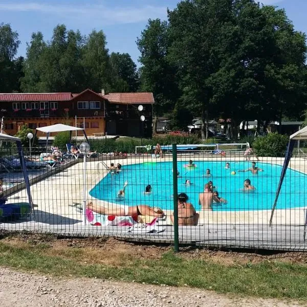 Chez Dom & Oli camping GINA PARK, hotel em Granges-Aumontzey