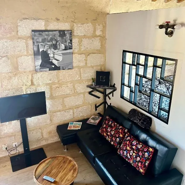 Lou Mirèio, hotel v destinaci Aigues-Mortes