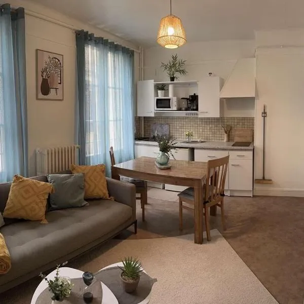 Bright and renovated 2-room apartment, Center, hotel in Vitry-le-François