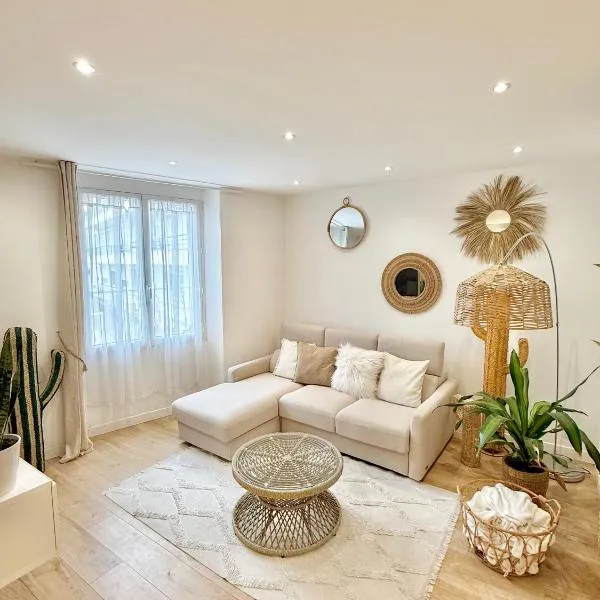 "Le Nid Douillet" 6 personnes de 60m2 au coeur de ville avec terrasse, parking gratuit, Hotel in Saint-Raphaël