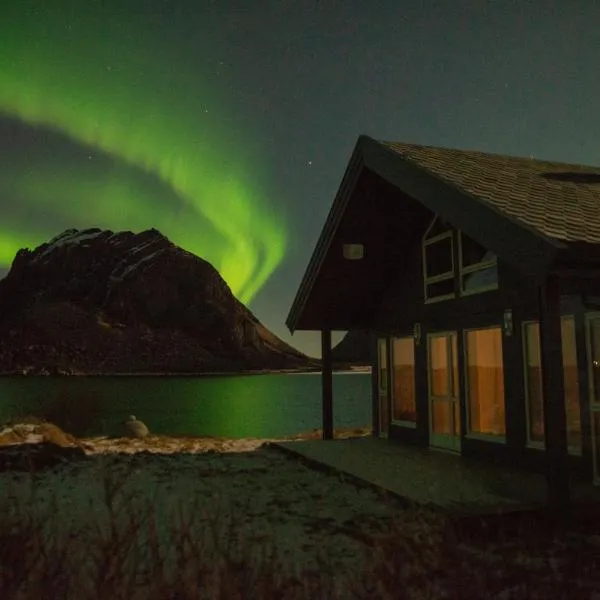 See Lofoten mountains midnight sun and nothern lights in Steigen, hotel en Steigen