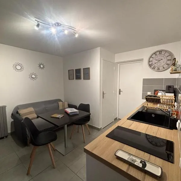 Appartement en aveyron, hotel v destinaci Aubin