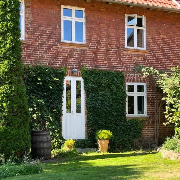 Gemütliche, kleine Ferienwohnung im Küstenland, hotel v destinácii Lentschow