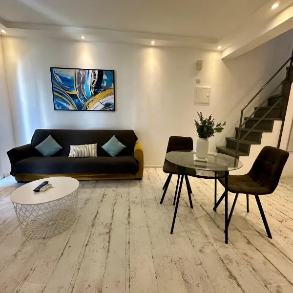 1-bedroom duplex 100m by the sea, hotel in Limassol