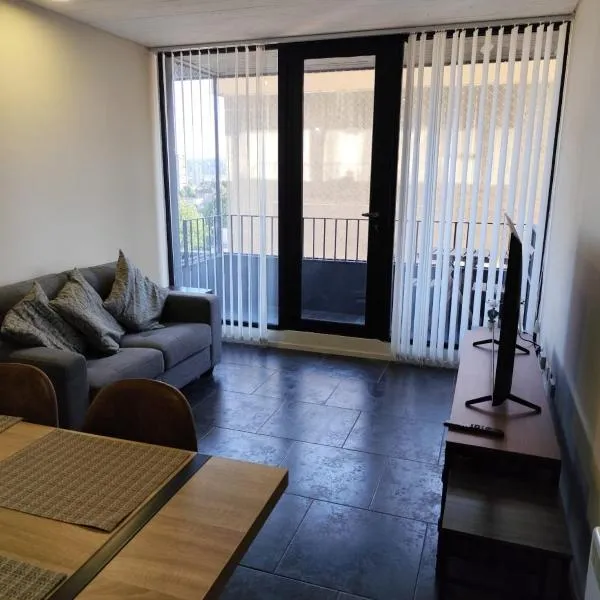 Apartamento en Concepción con estacionamiento privado, hotel in Concepción