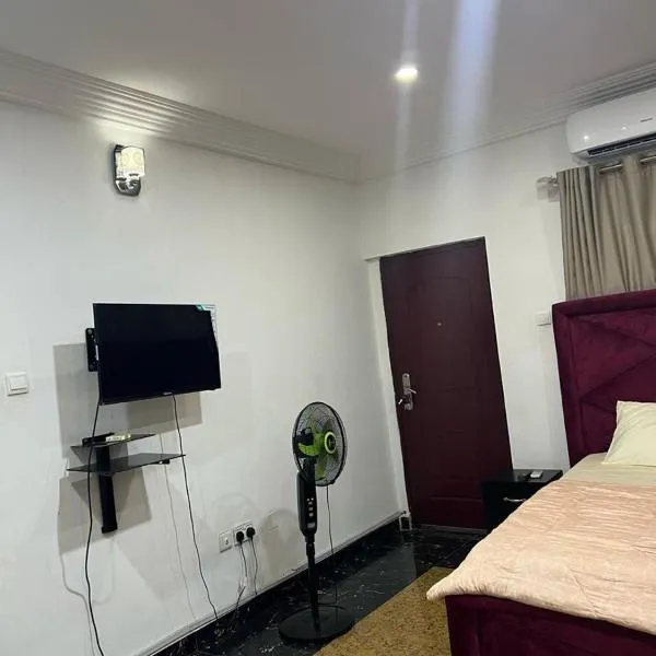 Affordable 2bed apartment in Oniru, Victoria Island, hotel en Lagos