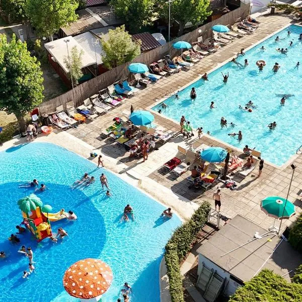 Dante Mobile Homes in Camping Classe Village, hotel v destinaci Lido di Dante