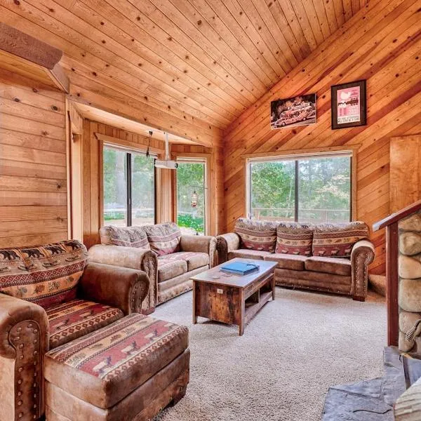 Embrace the Seasons' Sweetness Discover the Serene Beauty of Cole Ridge Chalet, hôtel à Kelseyville
