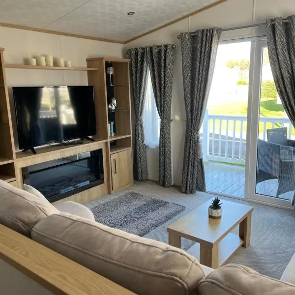The Luxe Lodge, Skipsea Sands Bridlington, hotel in Ulrome