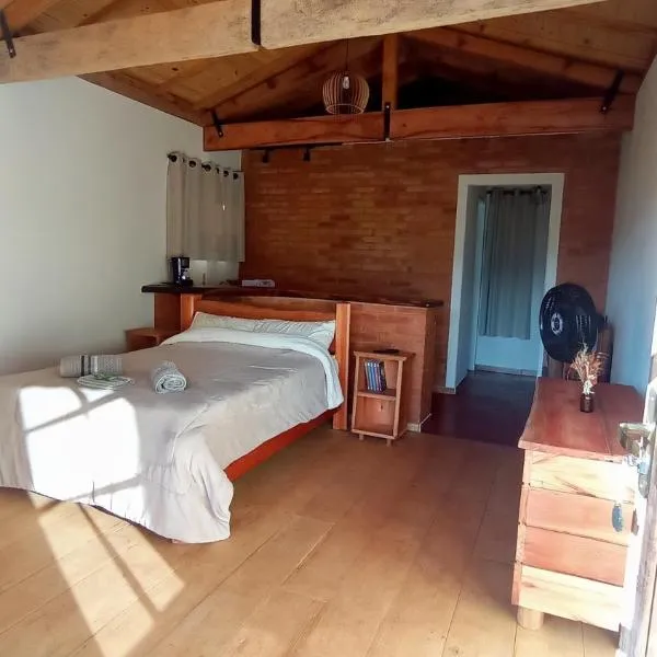 Chalé Das Quaresmeiras, hotel v destinaci Aiuruoca
