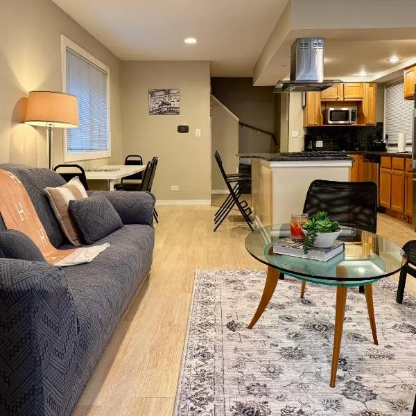Designer Themed 4 Bedroom in Best Location with Patio and Fireplace, hotel em Chicago