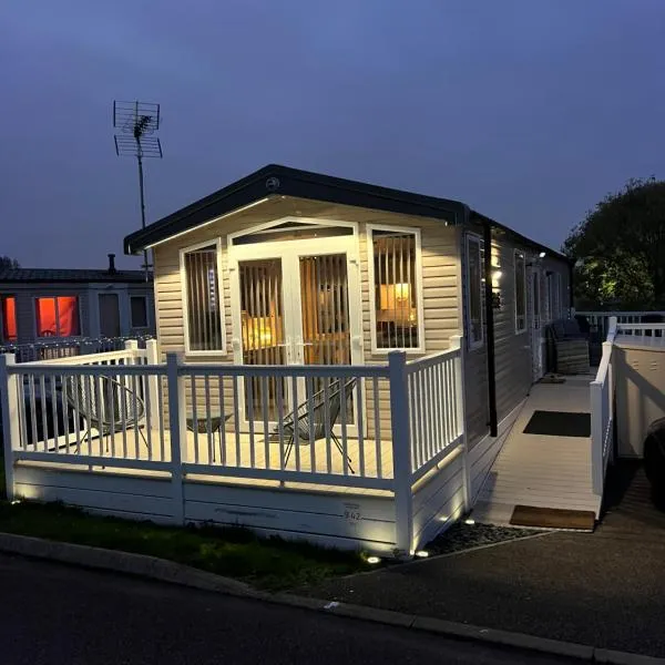 Mimosa holiday home, hotel in Little Clacton
