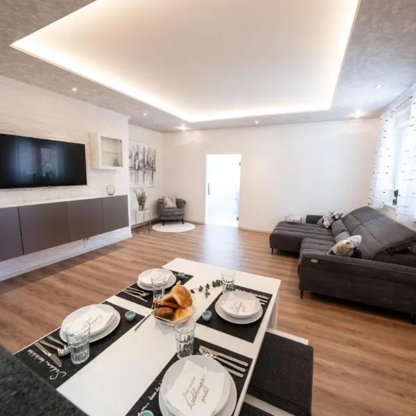 Ring48 City Living - modernes Wohnen mit Wohlfühlambiente mitten im Stadtzentrum - vollausgestattete Küche, Bad mit Duschbadewanne, Parkplatz, hotelli kohteessa Bayreuth