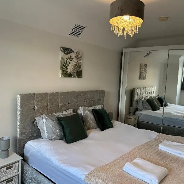 Flat in Worthing, khách sạn ở Broadwater
