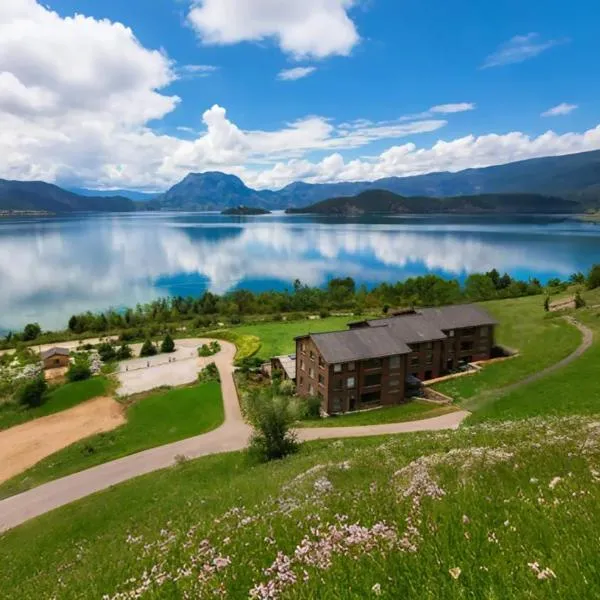 泸沽湖千山继酒店 Lugu Lake Qianshanji Hotel, хотел в Нинлан