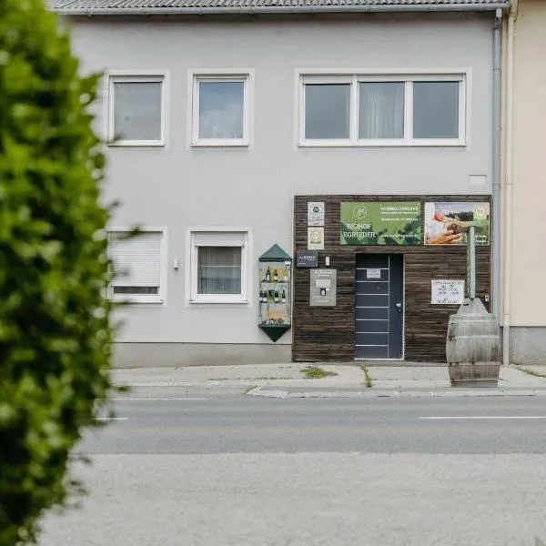 Biohof Egrieder, hotel v destinaci Jois