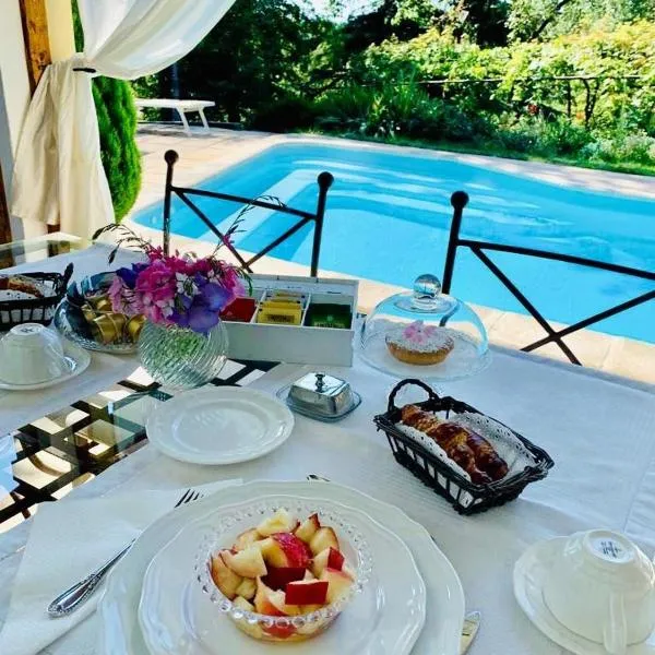 Relais Torre Dei Torti - Luxury Bed and Breakfast, hotel v destinaci Cava Manara