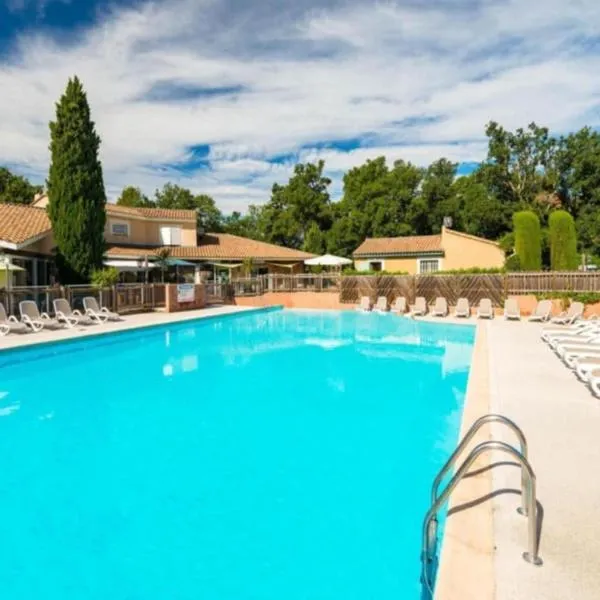 Maison dans village de vacances 5 pers climatisé piscine, Hotel in Gaujac