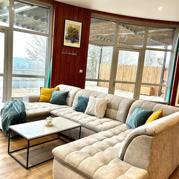 Location gîte atypique Jura, hotel em Lons-le-Saunier