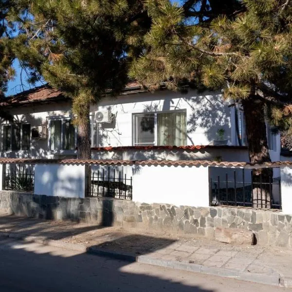 Вила Перущица, hotel in Perushtitsa