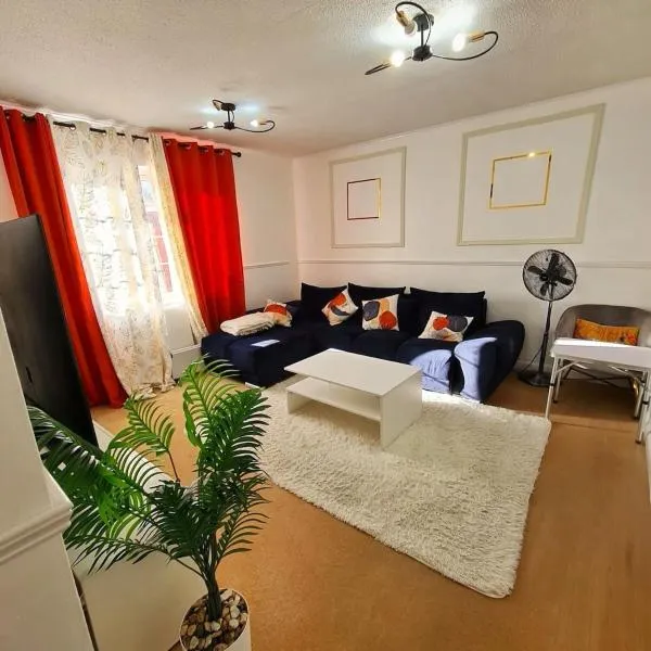 Elisha's City Apartment, hótel í Hackbridge